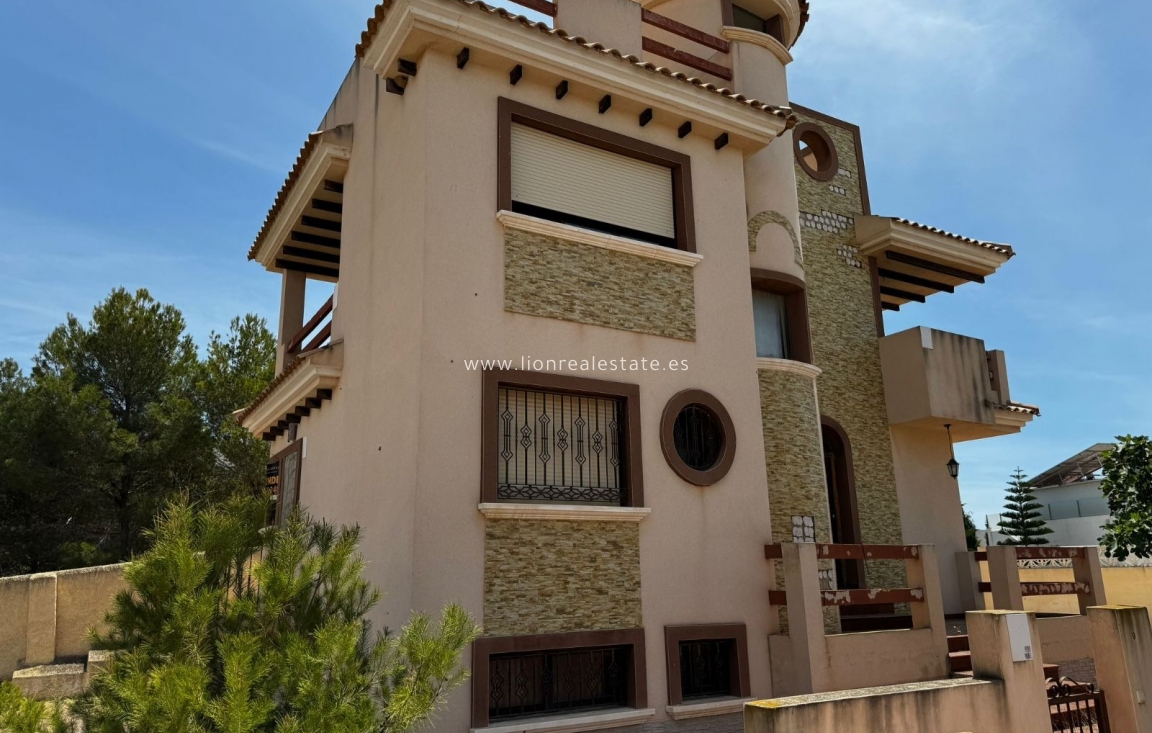 Reventa - Villa - Orihuela Costa - PAU 26