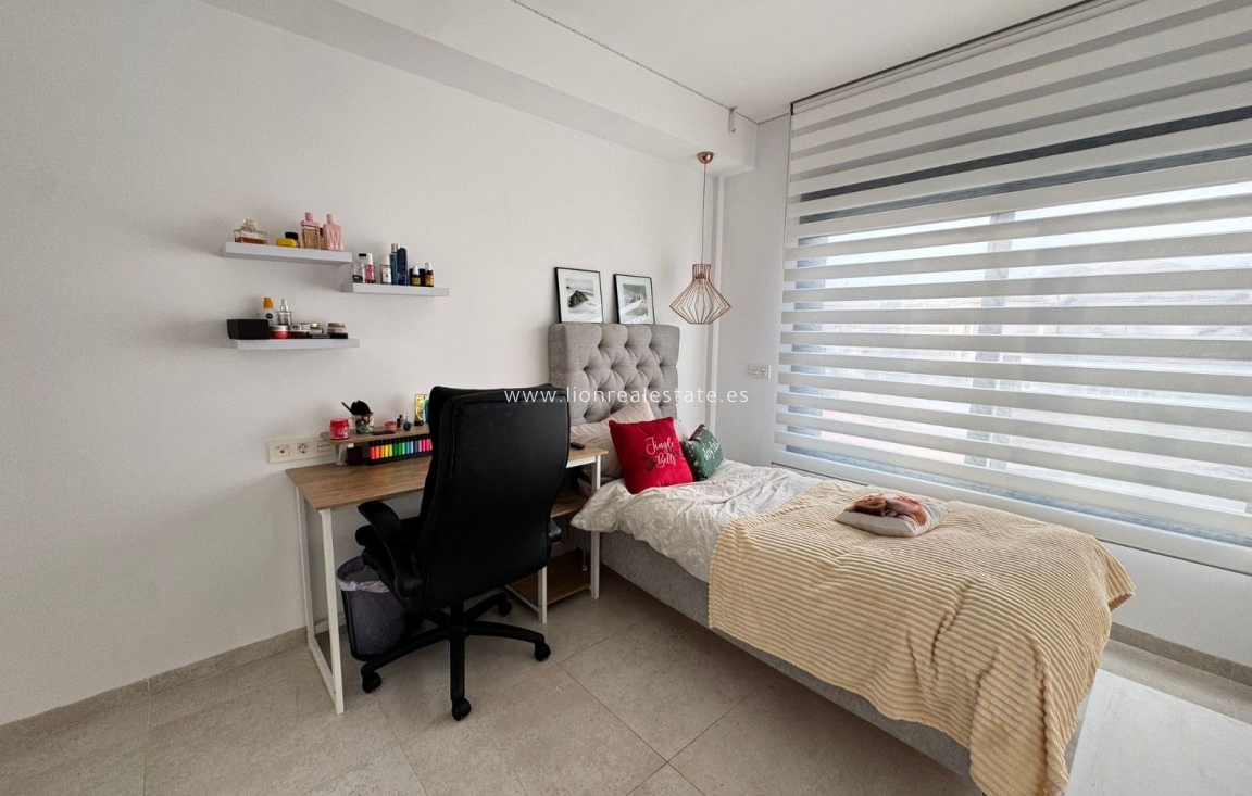 Reventa - Villa - Orihuela Costa - PAU 26