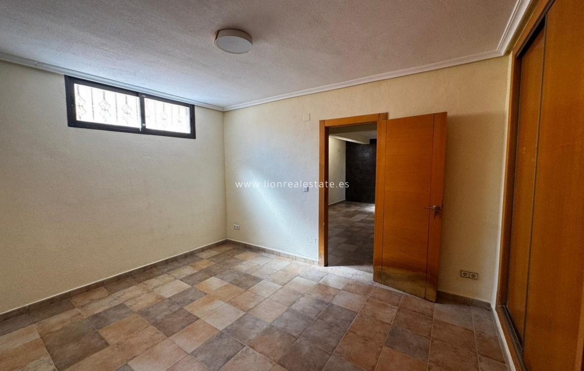 Reventa - Villa - Orihuela Costa - PAU 8