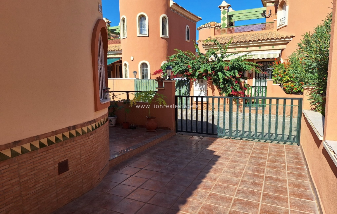 Reventa - Villa - Playa Flamenca - Villas San Luis