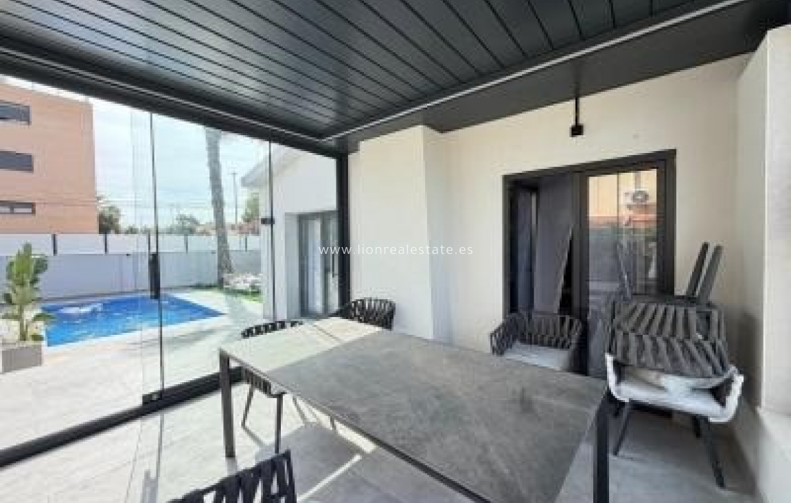 Reventa - Villa - Punta Prima