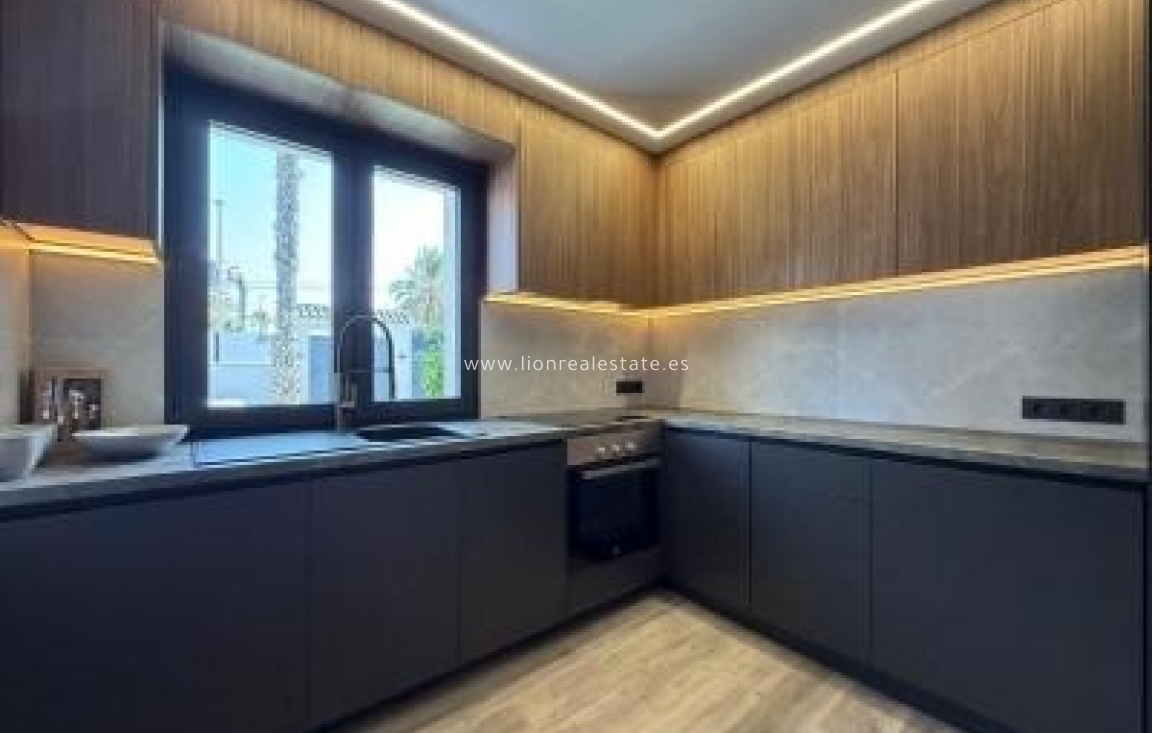 Reventa - Villa - Punta Prima