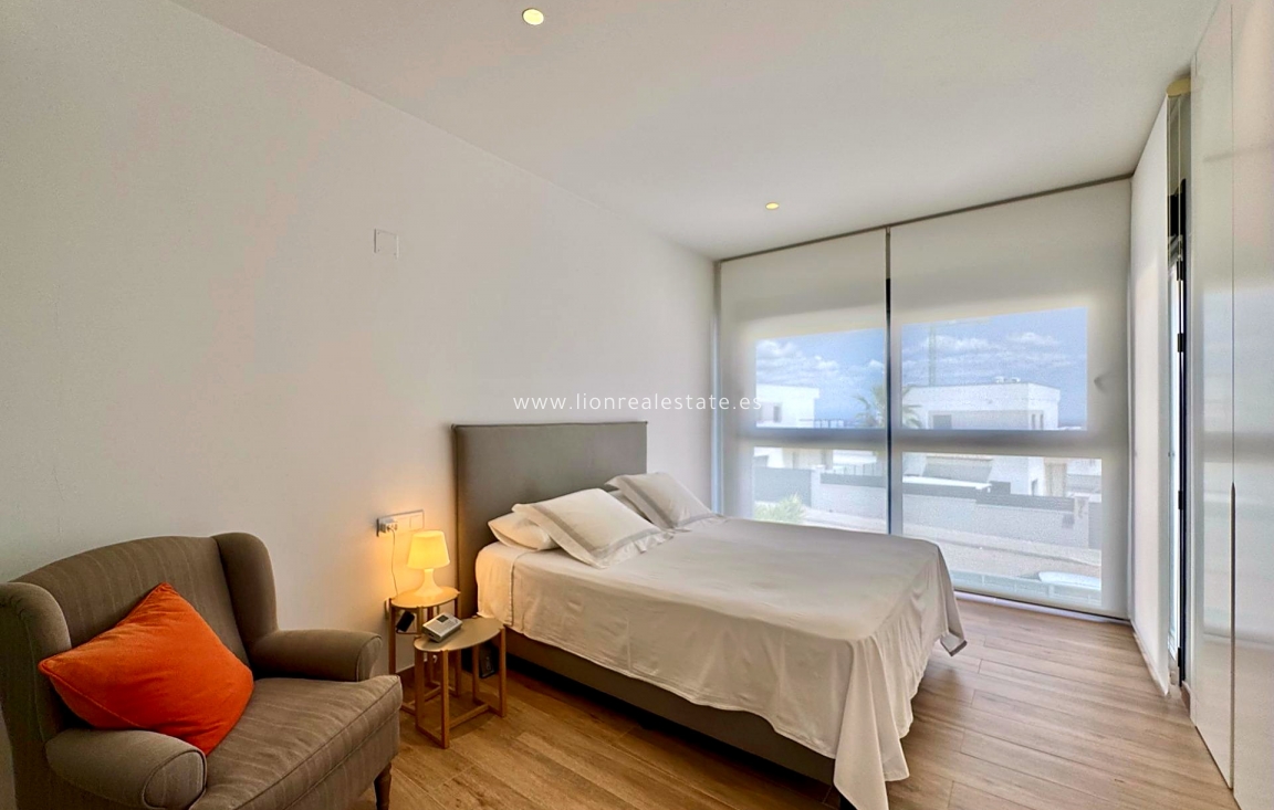 Reventa - Villa - San Miguel de Salinas - Bellavista