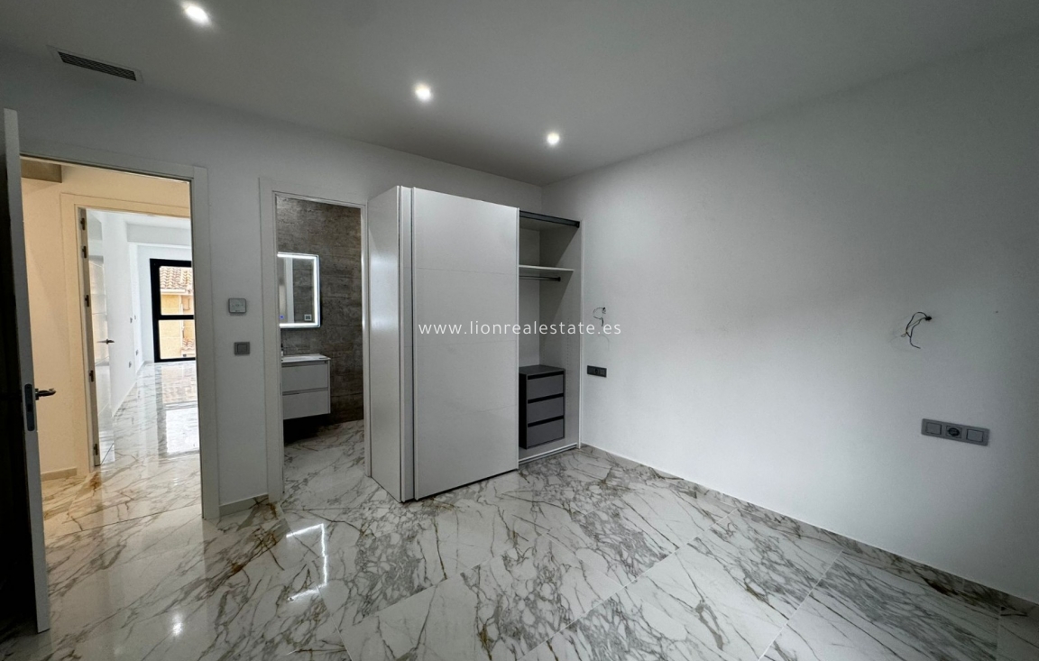 Reventa - Villa - Torrevieja - Los Balcones