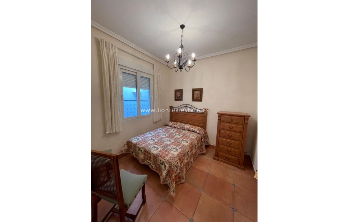 Reventa - Villa - Torrevieja - Paseo maritimo