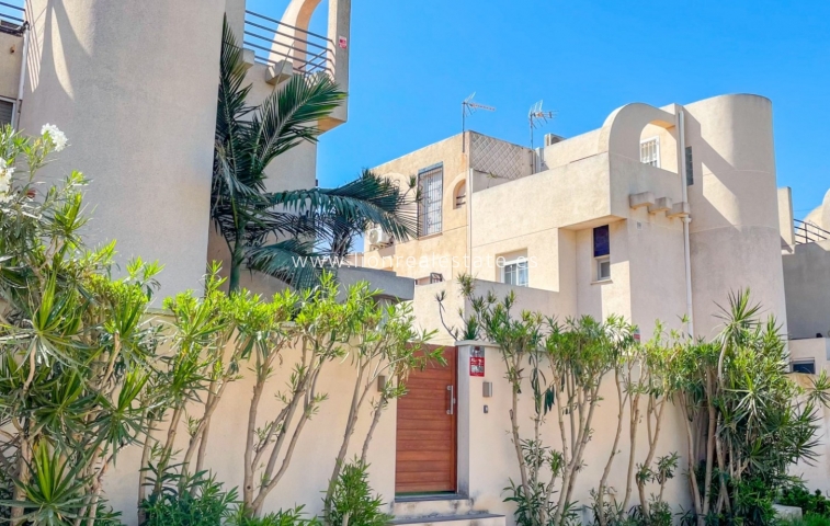 Town House - Odsprzedaż - Torrevieja - La Siesta - El Salado -  Torreta