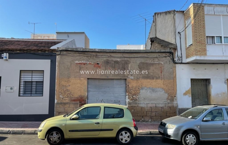 Urban building plot - Новое здание - Torrevieja - Centro
