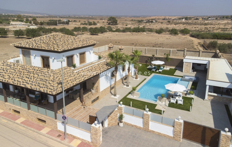 Villa - Новое здание - Jerónimo y Avileses - Jerónimo y Avileses