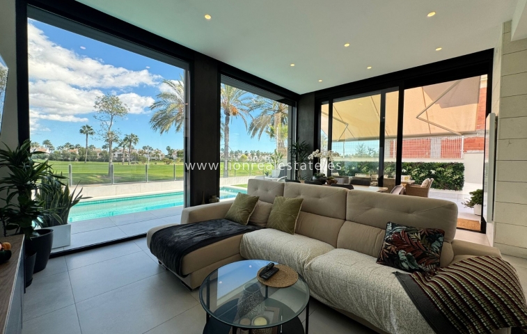 Villa - Новое здание - Pilar de La Horadada - LS-2810