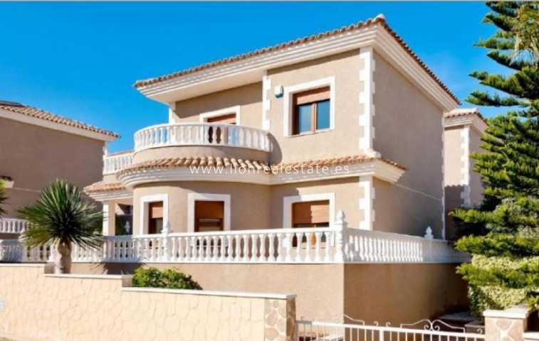 Villa - Obra nueva - Torrevieja - Los Altos