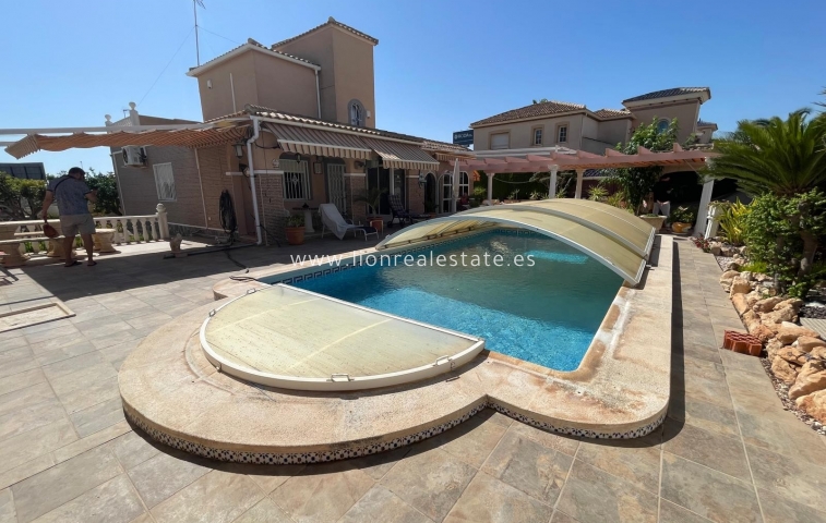 Villa - Odsprzedaż - Cabo Roig - Cabo Roig