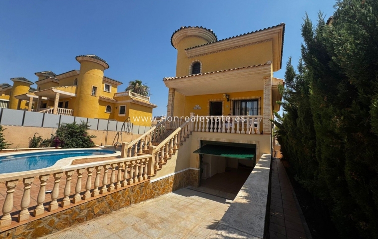 Villa - Перепродажа - Orihuela Costa - PAU 8