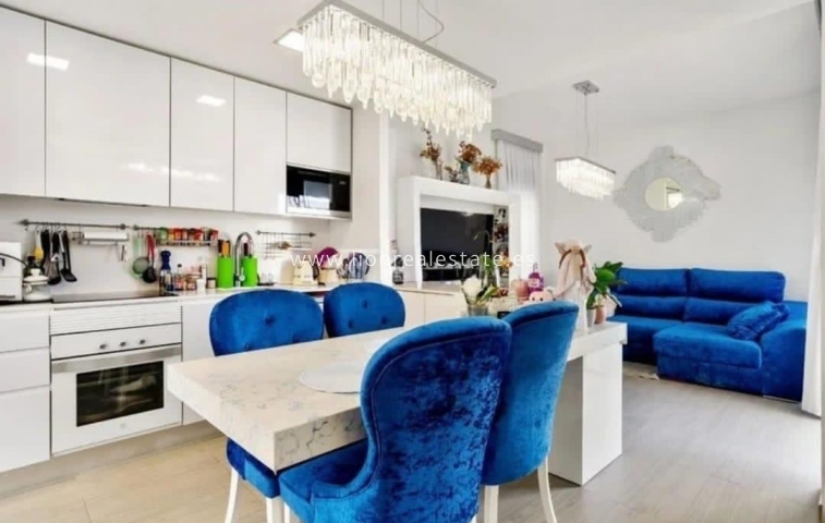 Villa / Semi pareado - Reventa - Torrevieja - LS-0811C