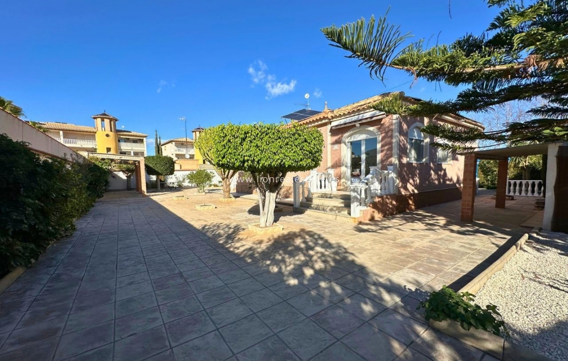 Wynajem długoterminowy - Bungalow - Orihuela Costa - Montezenia