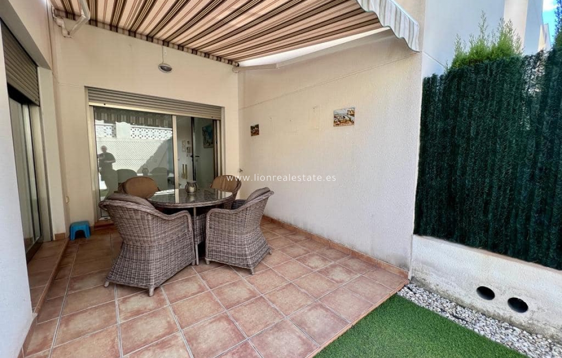 Wynajem długoterminowy - Bungalow - Torrevieja - Punta Prima