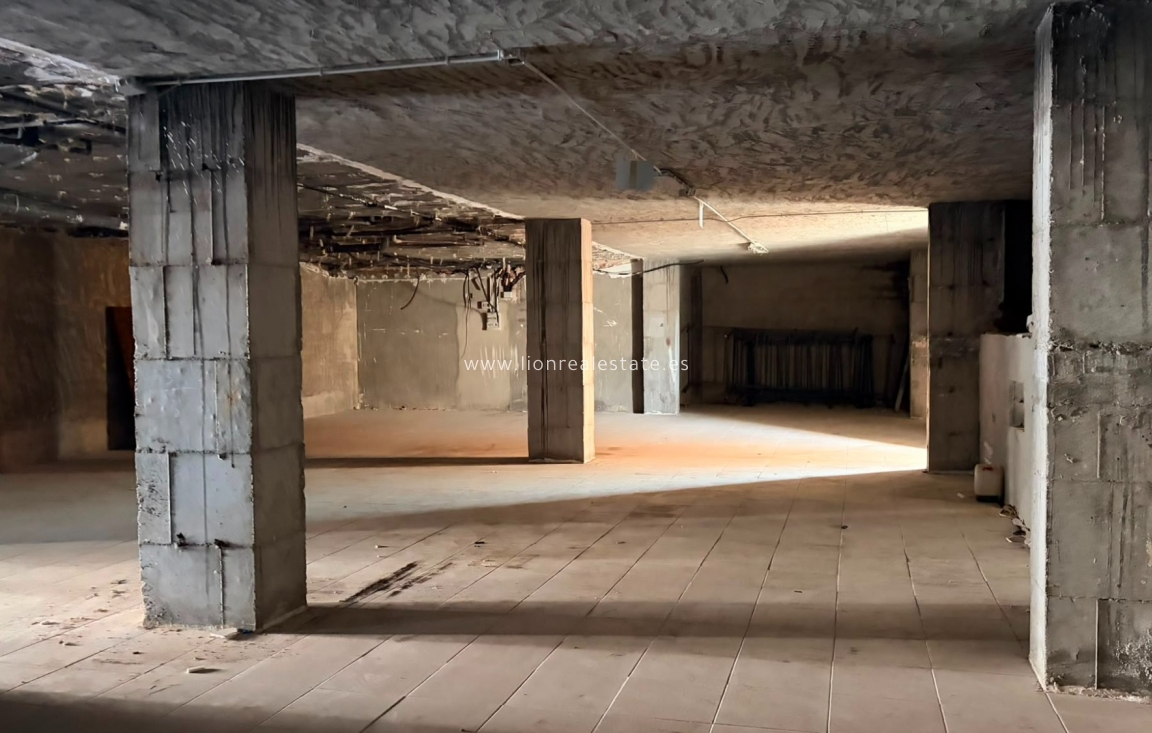 Wynajem długoterminowy - Lokal - Punta Prima