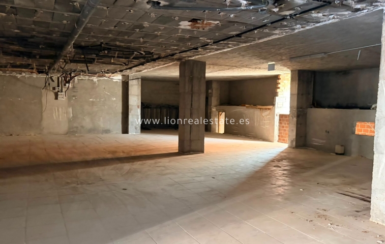 Wynajem długoterminowy - Lokal - Punta Prima