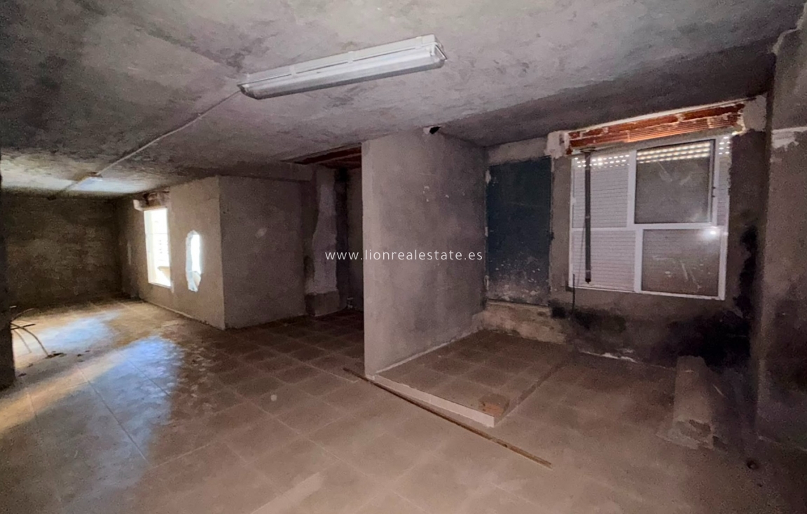 Wynajem długoterminowy - Lokal - Punta Prima