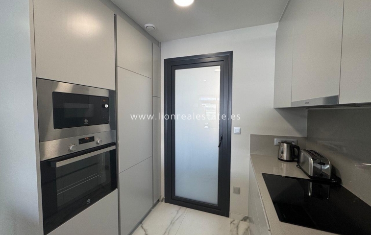 Wynajem długoterminowy - Mieszkanie w bloku - Benidorm - Playa Poniente