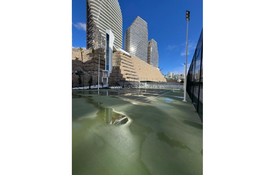 Wynajem długoterminowy - Mieszkanie w bloku - Benidorm - Playa Poniente