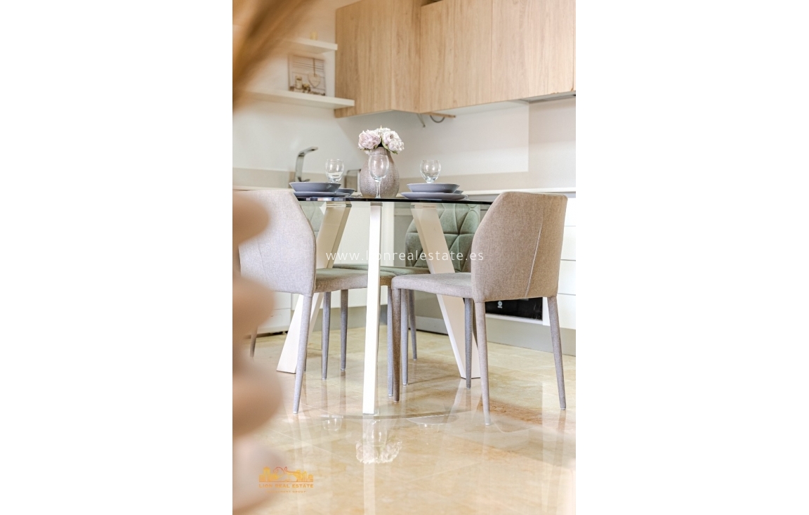 Wynajem długoterminowy - Mieszkanie w bloku - Punta Prima