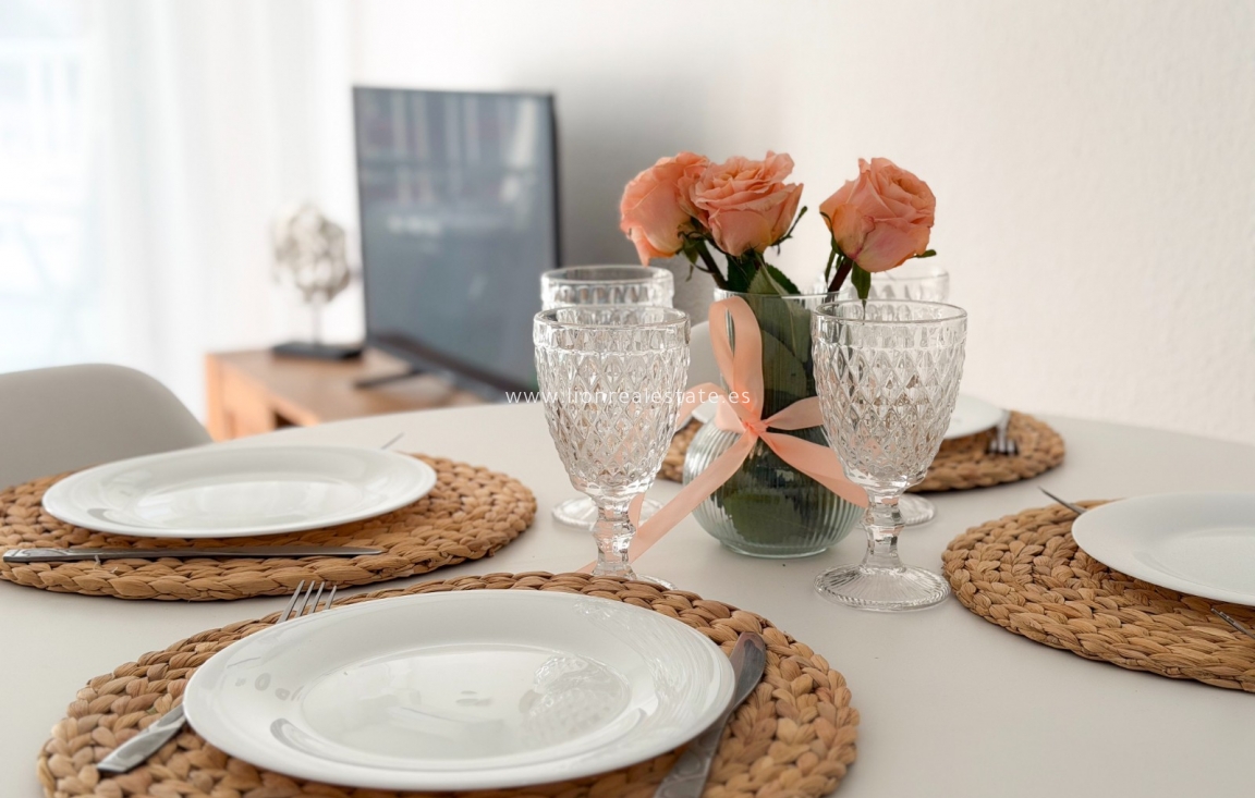 Wynajem długoterminowy - Mieszkanie w bloku - Punta Prima