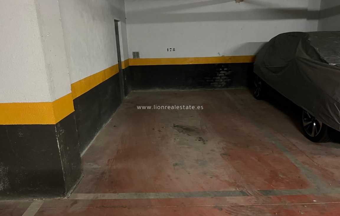 Wynajem długoterminowy - Mieszkanie w bloku - Punta Prima