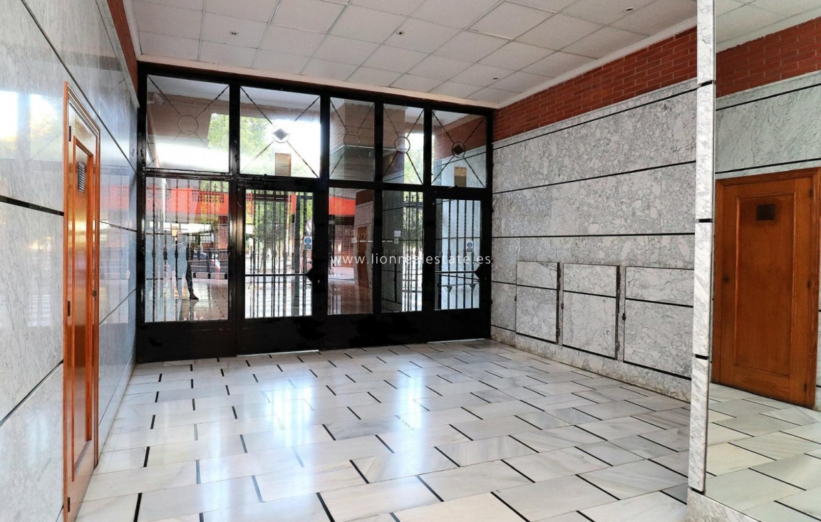 Wynajem długoterminowy - Mieszkanie w bloku - Torrevieja - Acequion