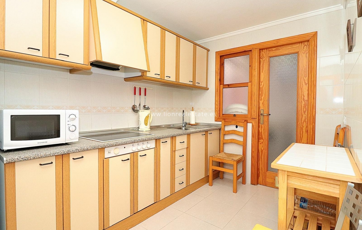 Wynajem długoterminowy - Mieszkanie w bloku - Torrevieja - Acequion