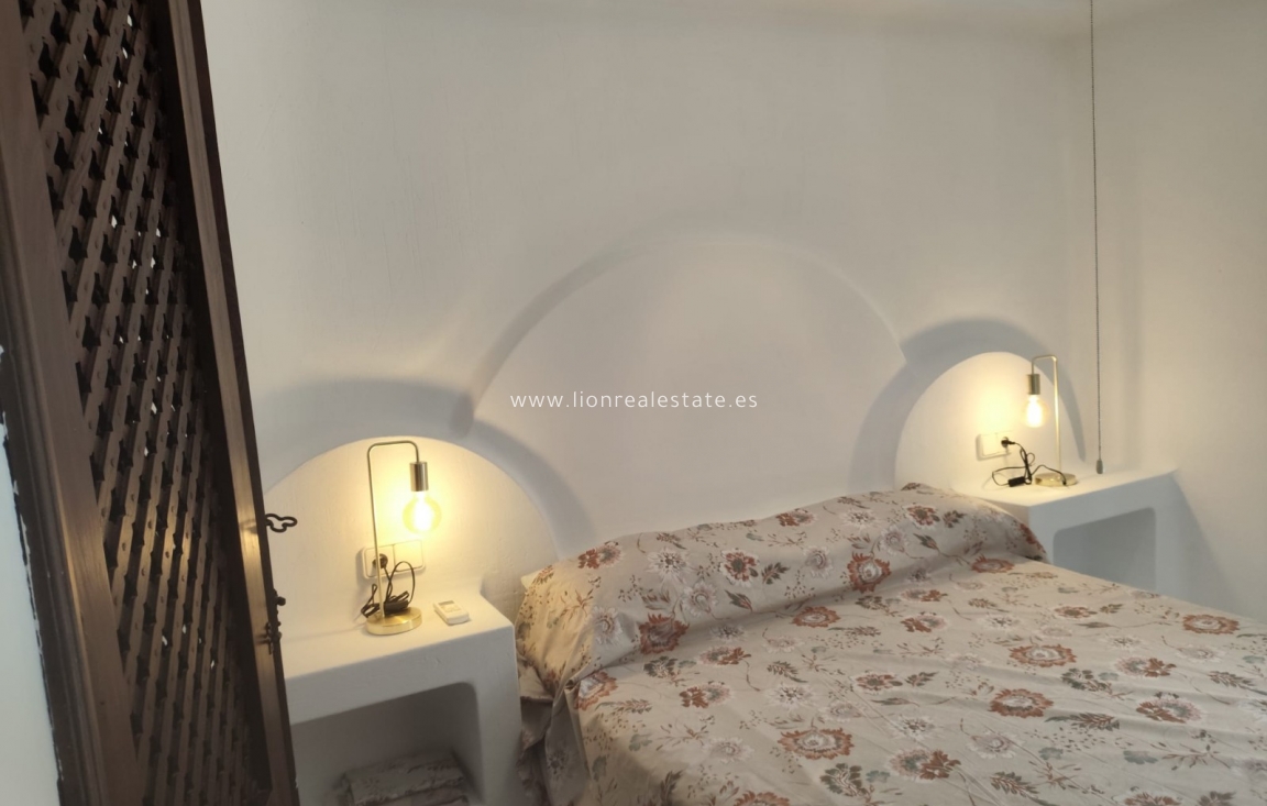 Wynajem długoterminowy - Mieszkanie w bloku - Torrevieja - Los Locos