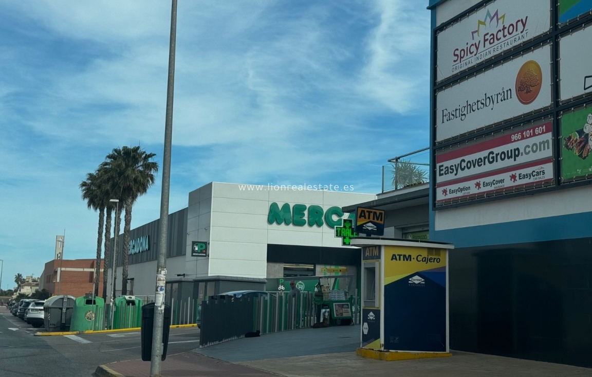 Wynajem długoterminowy - Mieszkanie w bloku - Torrevieja - Torreblanca