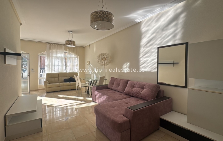 Wynajem długoterminowy - Town House - Punta Prima