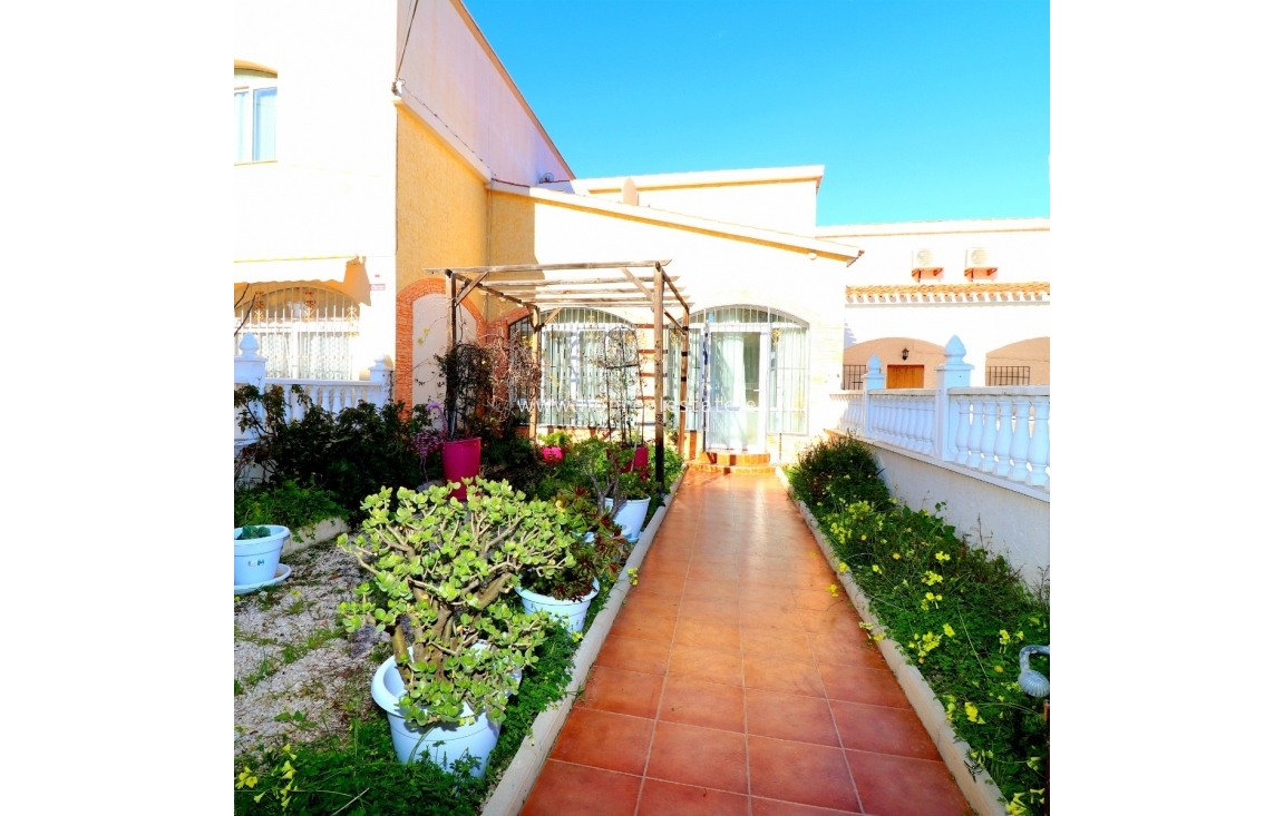 Wynajem długoterminowy - Town House - Torrevieja - Punta Prima