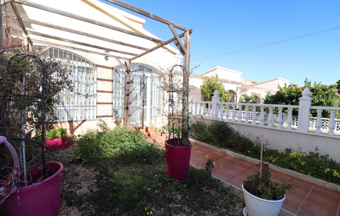 Wynajem długoterminowy - Town House - Torrevieja - Punta Prima