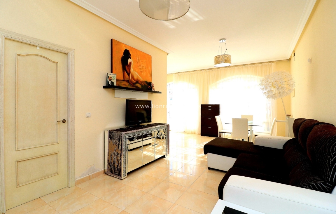 Wynajem długoterminowy - Town House - Torrevieja - Punta Prima