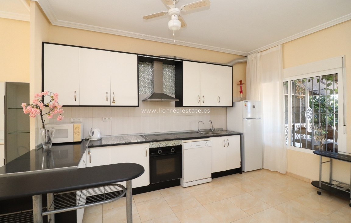 Wynajem długoterminowy - Town House - Torrevieja - Punta Prima