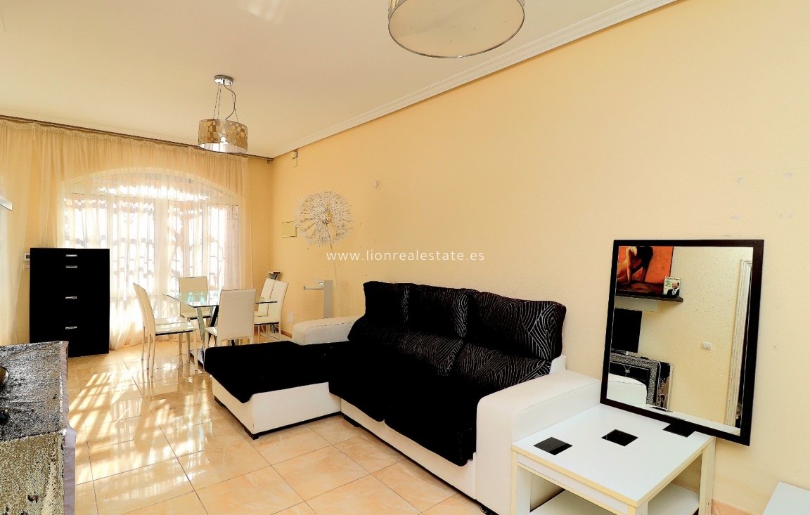 Wynajem długoterminowy - Town House - Torrevieja - Punta Prima