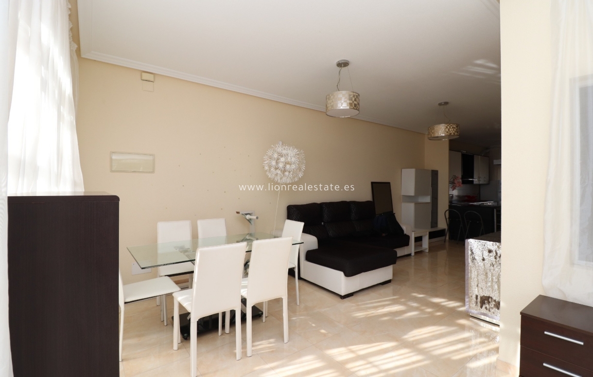 Wynajem długoterminowy - Town House - Torrevieja - Punta Prima