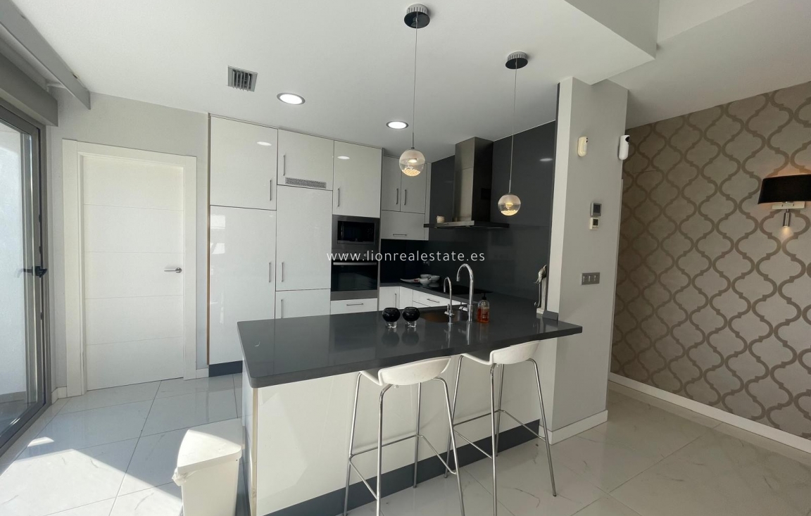 Wynajem długoterminowy - Villa - Orihuela Costa - Villamartín