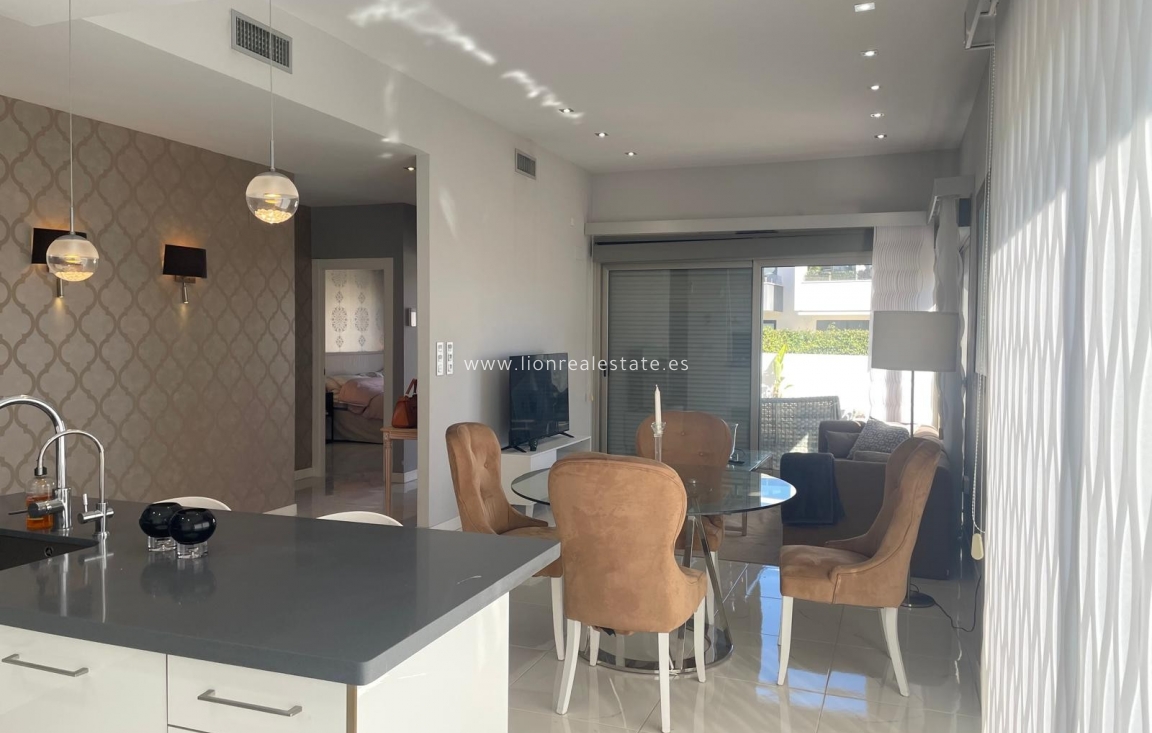 Wynajem długoterminowy - Villa - Orihuela Costa - Villamartín