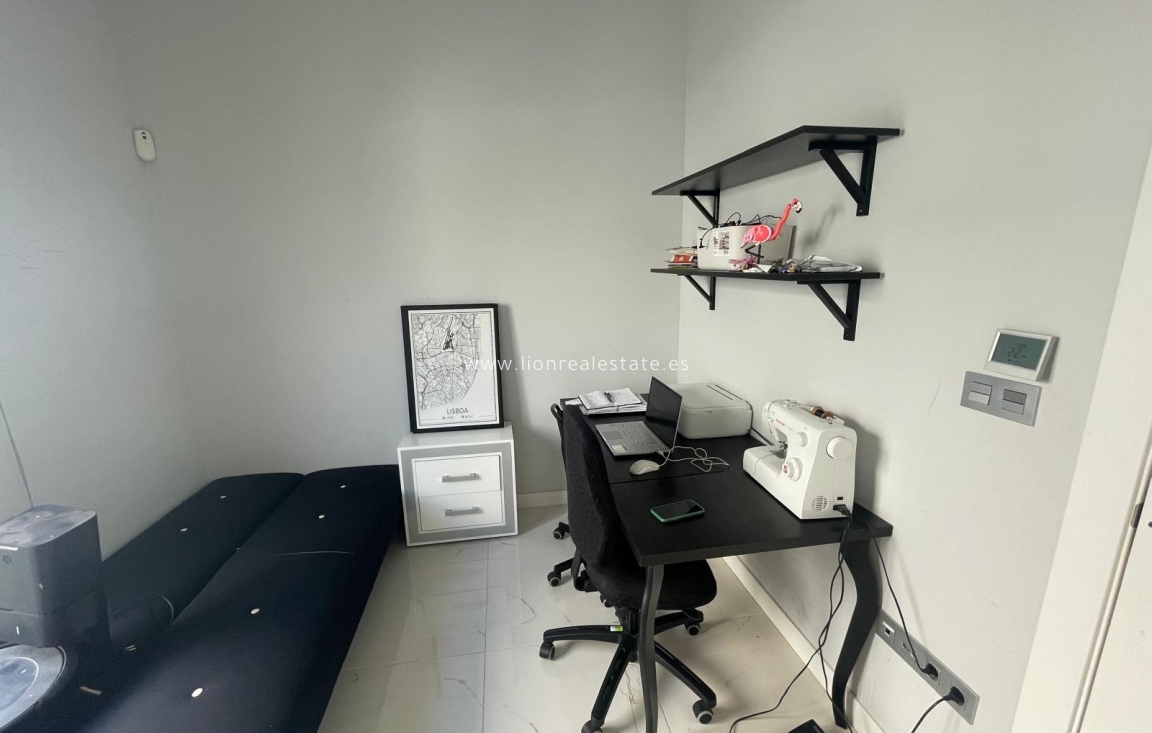 Wynajem długoterminowy - Villa - Orihuela Costa - Villamartín