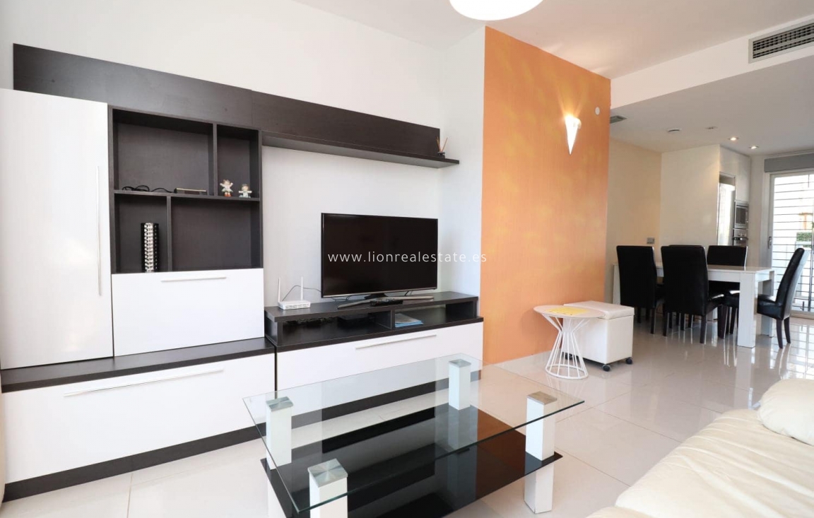 Wynajem krótkoterminowy - Mieszkanie w bloku - Orihuela Costa - Torrevieja