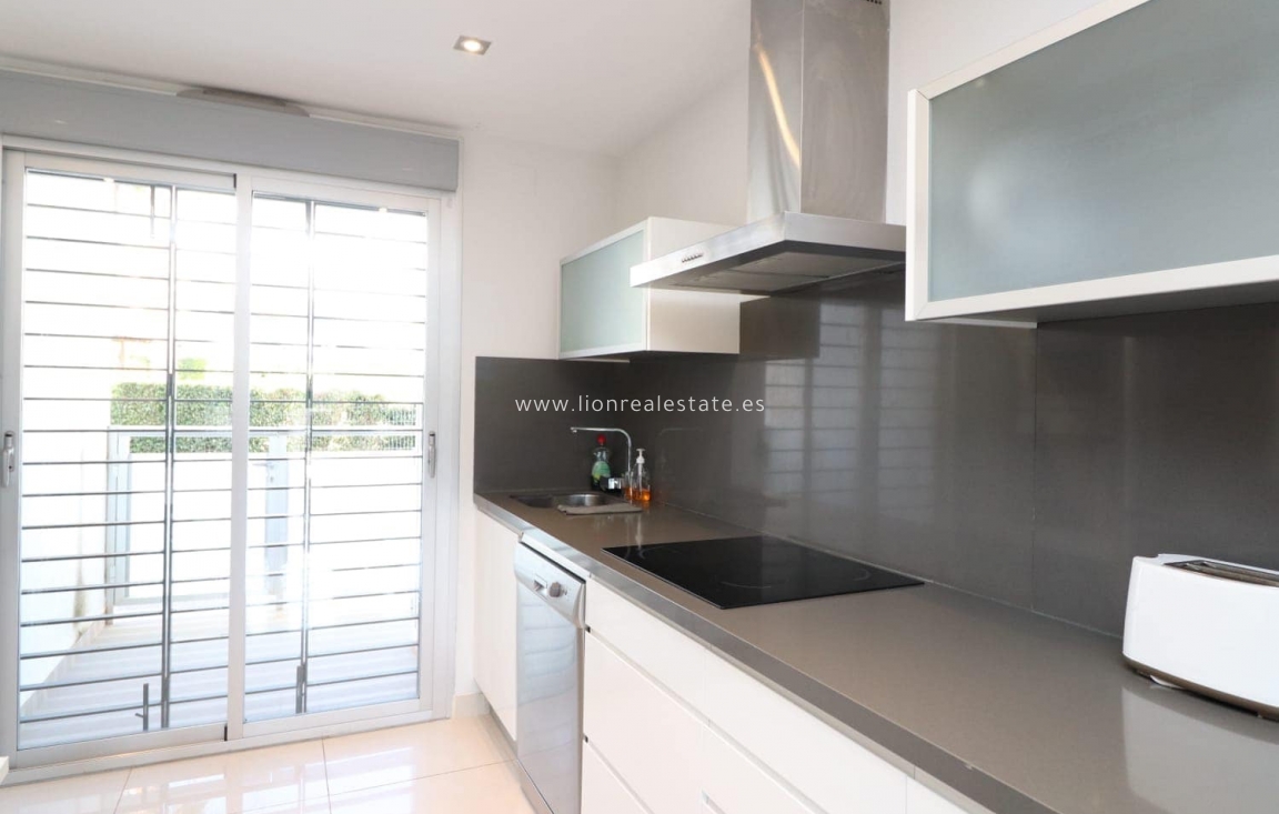 Wynajem krótkoterminowy - Mieszkanie w bloku - Orihuela Costa - Torrevieja