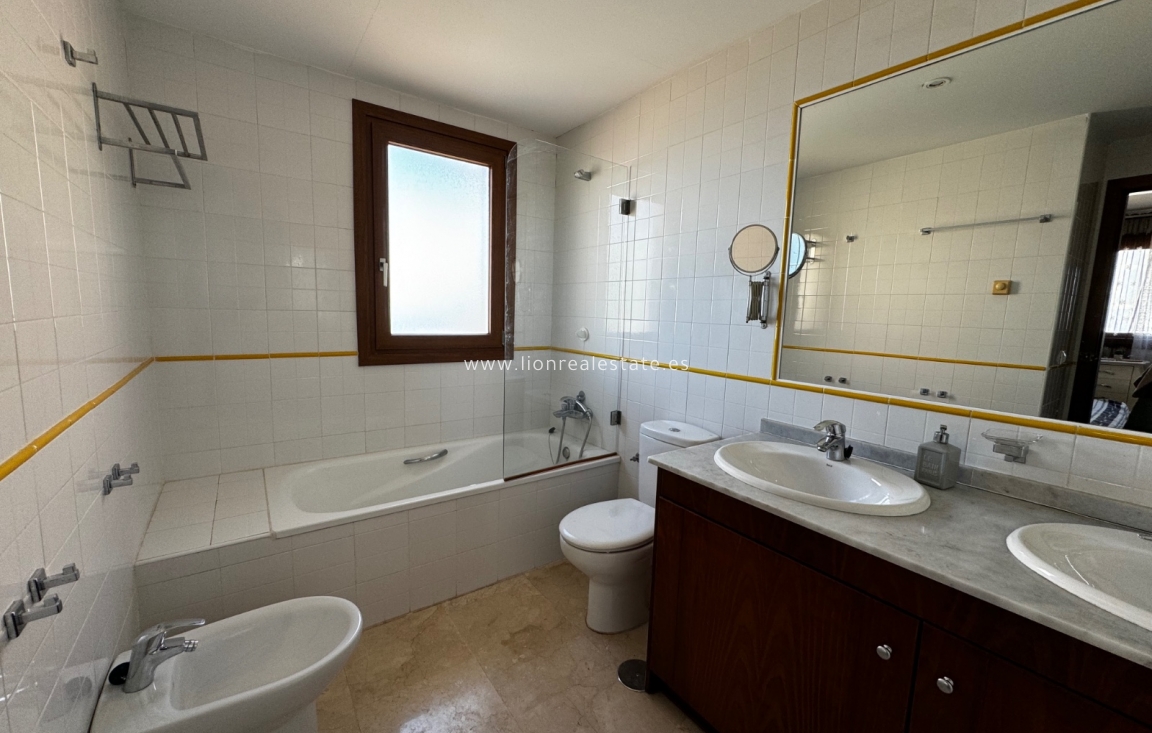 Wynajem krótkoterminowy - Mieszkanie w bloku - Punta Prima