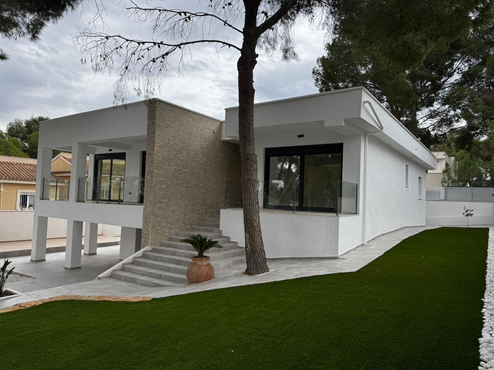 Willa z 4 sypialniami, 280m² w Torrevieja, Hiszpania [ID: 0150-LS-0708]