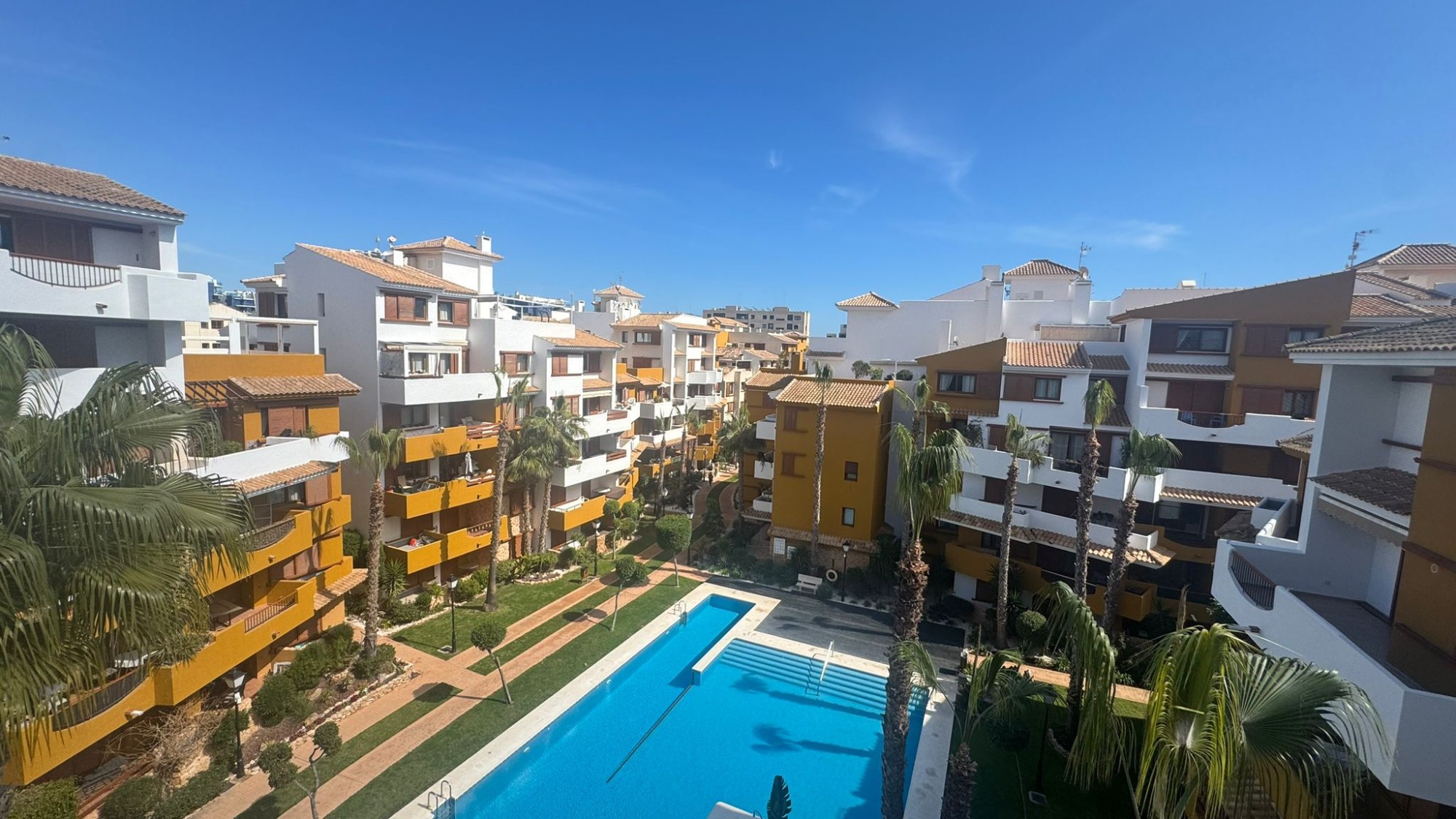 Apartament w Punta Prima, Hiszpania, 106m² - obraz 2